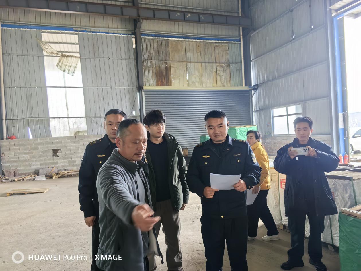 爱游戏平台游戏-林彼斯特主场保全一分，防线发挥稳健